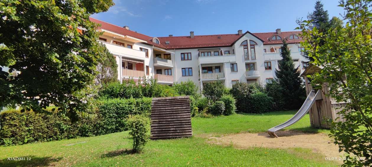 MODERNISIERTE 3-ZIMMER-WOHNUNG MIT BALKON & TIEFGARAGENSTELL