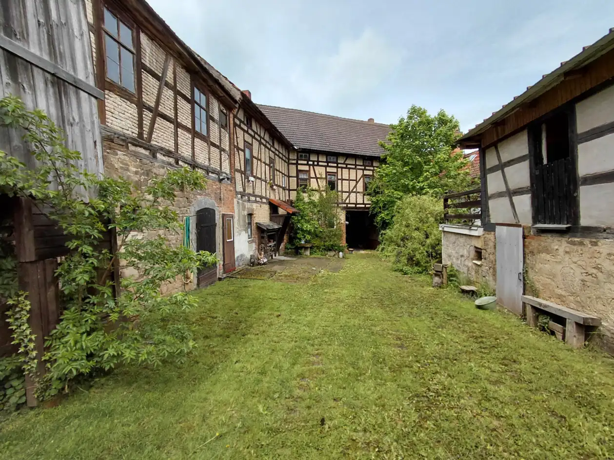 Bauernhaus mit 10 Zimmern in Milda, Bild 2