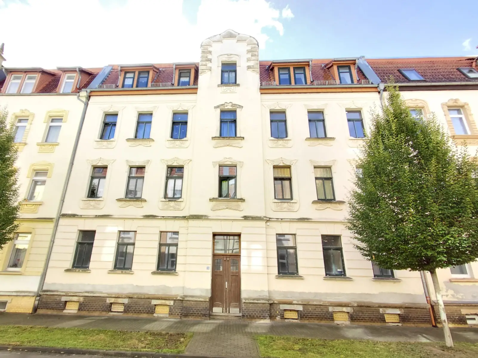Mehrfamilienhaus mit 23 Zimmern in Zeitz