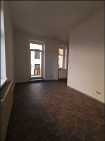 Küche mit Essbereich und Balkon